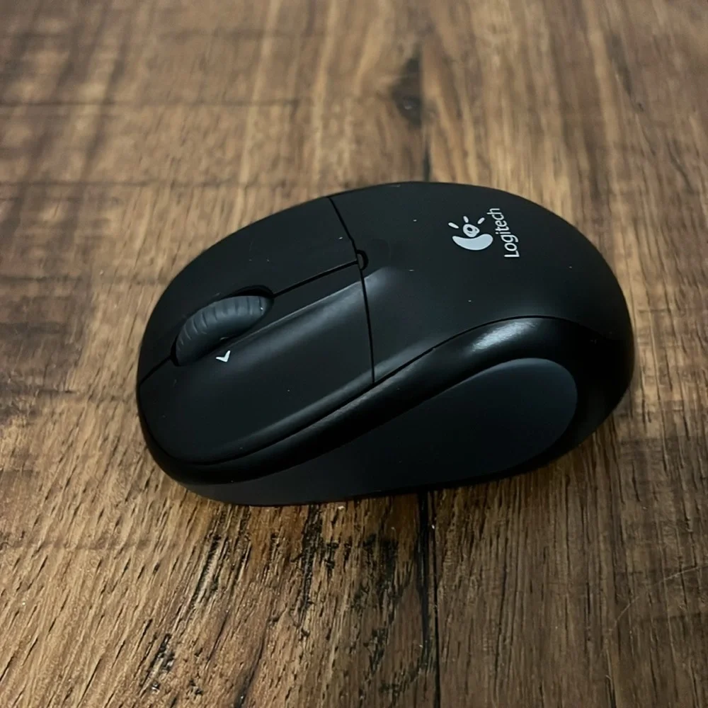 BNWT Logitech M330 SILENT PLUS Wireless Mouse
